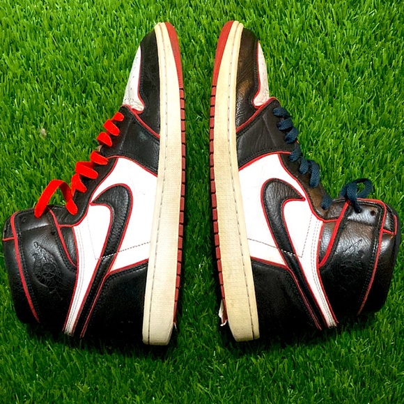 Nike - Jordan 1’s High Retro - Size 12 - Bloodline w/ original box. - Picture 6 of 6